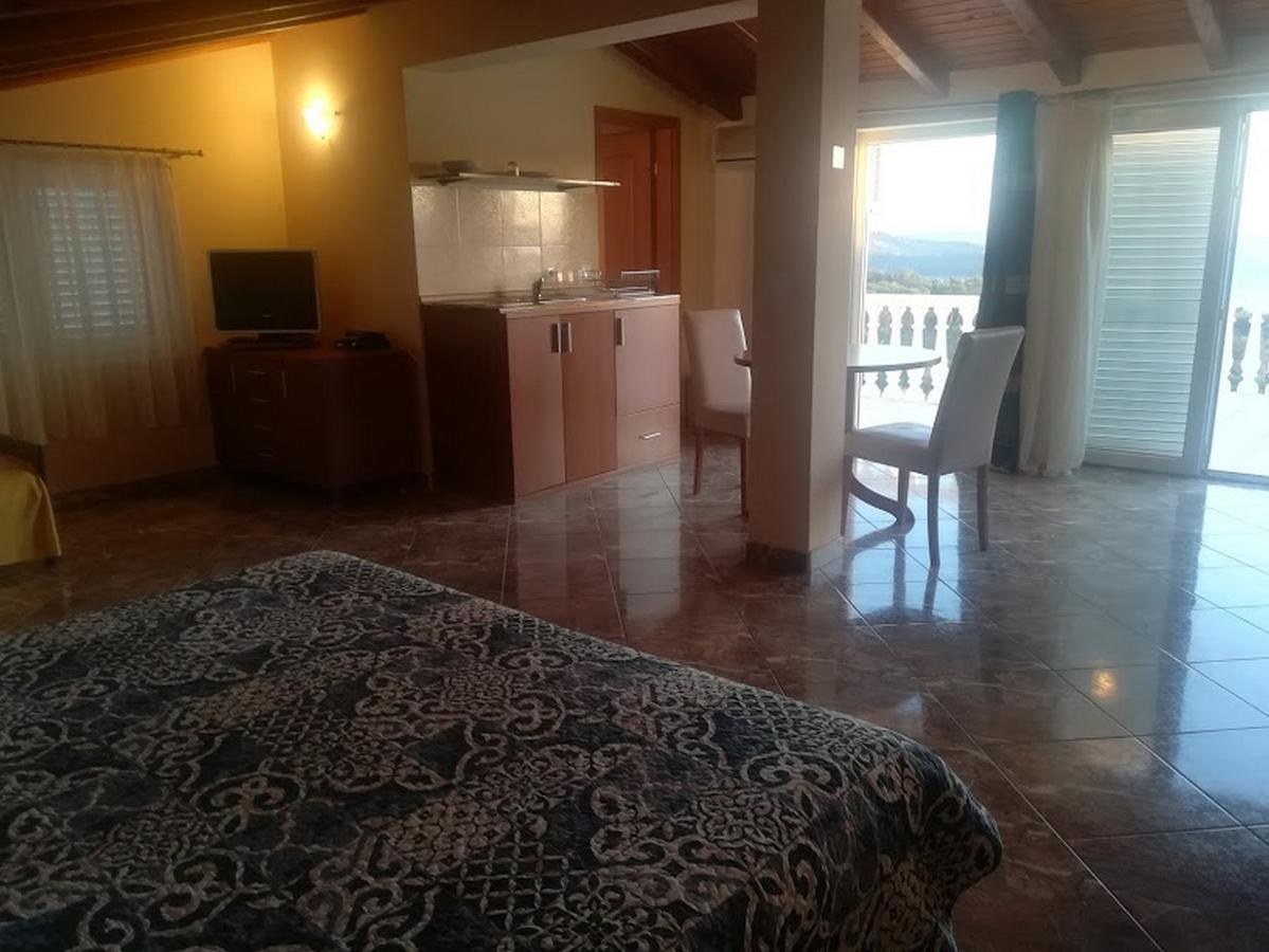 Apartments Barisic Hrvatskih Zrtava 404 Seget Vranjica Trogir Exterior foto